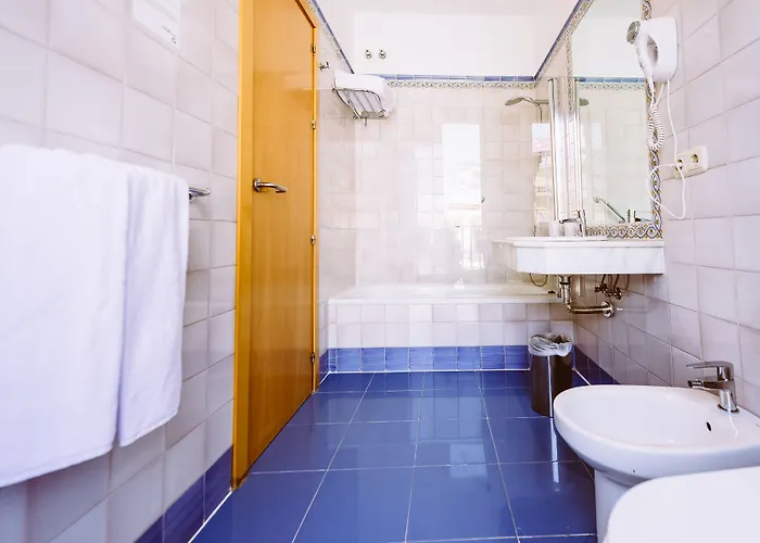 Basic Dona Manuela Hotel