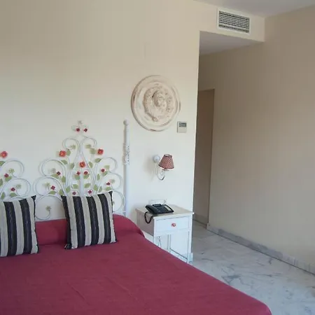 Hotel Basic Dona Manuela 2*