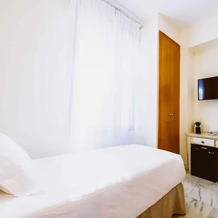 Basic Dona Manuela Hotel