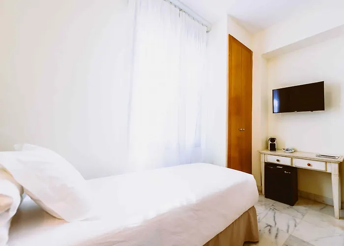 Basic Dona Manuela Hotel