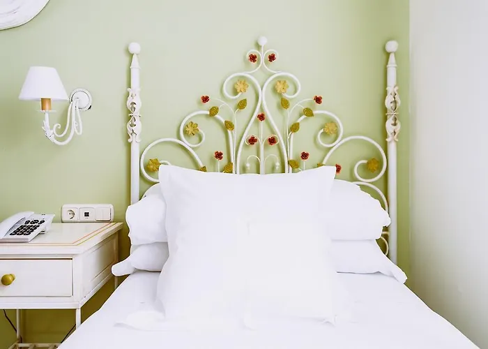 Basic Dona Manuela Hotel